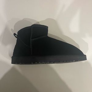 Black ultra mini uggs